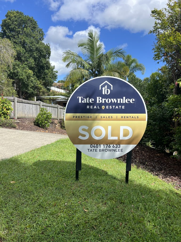16 Lamington Way 3